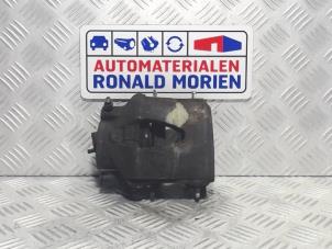 Used Front brake calliper, left Volkswagen Caddy III (2KA,2KH,2CA,2CH) 1.6 TDI 16V Price € 12,50 Margin scheme offered by Automaterialen Ronald Morien B.V.