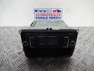 Used Radio CD player Volkswagen Scirocco (137/13AD) Price € 75,00 Margin scheme offered by Automaterialen Ronald Morien B.V.