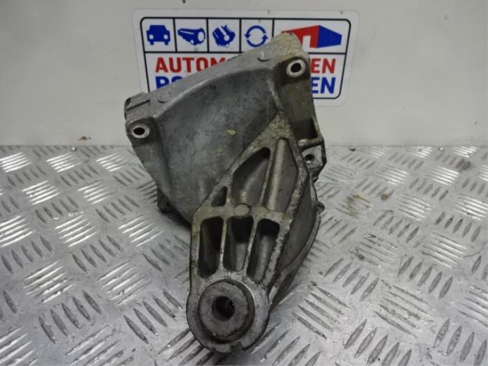 Used Engine mount Mercedes Sprinter 3t (906.61) 210 CDI 16V Price € 29,00 Margin scheme offered by Automaterialen Ronald Morien B.V.