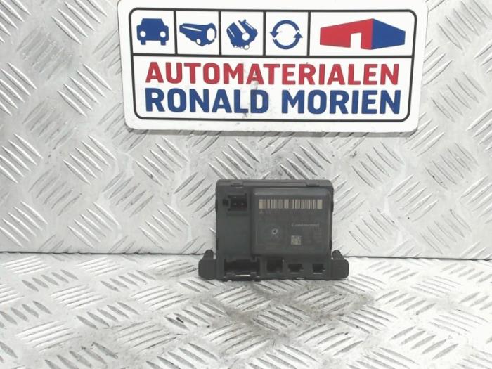 Używane Modul (rózne) Mercedes Sprinter 3t (906.61) 210 CDI 16V Cena € 29,00 Procedura marży oferowane przez Automaterialen Ronald Morien B.V.