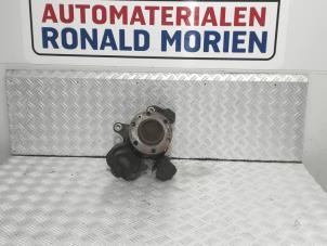 Gebrauchte Achsschenkel links vorne Mercedes Sprinter 3t (906.61) 210 CDI 16V Preis € 30,00 Margenregelung angeboten von Automaterialen Ronald Morien B.V.