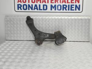 Usagé Bras de suspension avant droit Ford S-Max (GBW) 2.0 16V Prix € 19,00 Règlement à la marge proposé par Automaterialen Ronald Morien B.V.