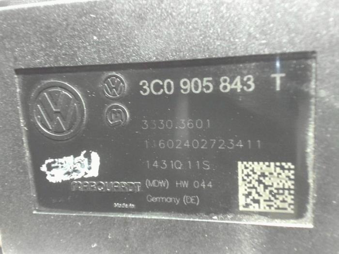 Cerradura de contacto y llave de un Volkswagen Passat Variant (365) 1.6 TDI 16V Bluemotion 2011