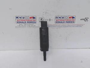 Używane Pompa spryskiwacza reflektorów BMW Z4 Roadster (E89) sDrive 30i 3.0 24V Cena € 20,00 Procedura marży oferowane przez Automaterialen Ronald Morien B.V.