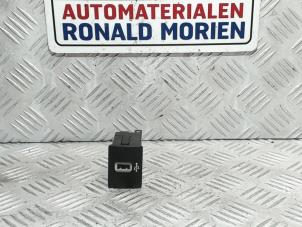 Gebrauchte Modul USB Ford Fiesta 7 1.0 EcoBoost 12V 125 Preis € 15,00 Margenregelung angeboten von Automaterialen Ronald Morien B.V.