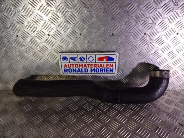 Intercooler Rohr van een Volkswagen Touareg (7LA/7L6) 5.0 TDI V10 2003