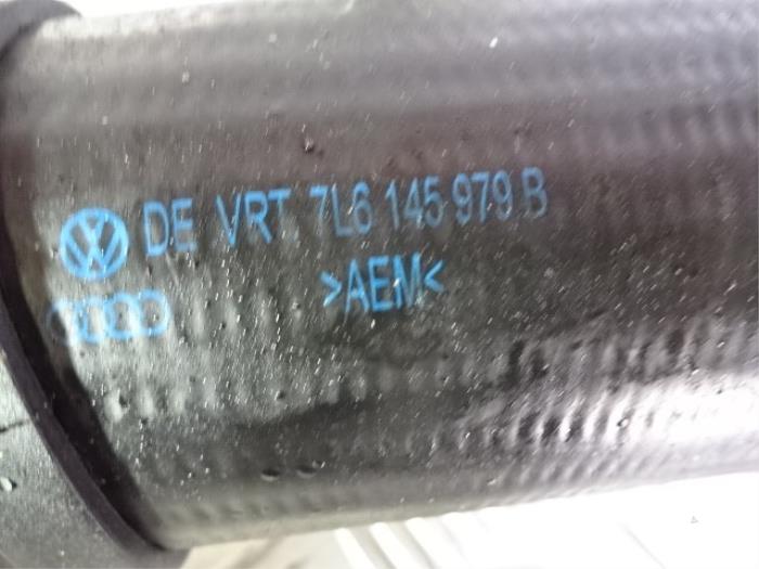 Intercooler Rohr van een Volkswagen Touareg (7LA/7L6) 5.0 TDI V10 2003