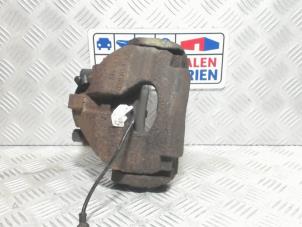 Usagé Etrier de frein avant gauche Volkswagen Transporter T5 1.9 TDi Prix € 40,00 Règlement à la marge proposé par Automaterialen Ronald Morien B.V.