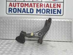 Usagé Bras de suspension avant gauche Ford C-Max (DXA) 1.6 Ti-VCT 16V Prix € 69,00 Règlement à la marge proposé par Automaterialen Ronald Morien B.V.