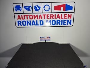 Usagé Plaque sol coffre Opel Mokka/Mokka X 1.4 Turbo 16V 4x2 Prix € 35,00 Règlement à la marge proposé par Automaterialen Ronald Morien B.V.