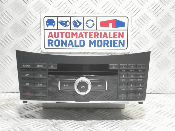 Radio CD Spieler mei oenummer A2129004910 Vorrat