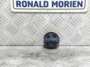 Używane Czujnik deszczu Mercedes E Estate (S212) E-250 CDI 16V BlueEfficiency Cena € 19,00 Procedura marży oferowane przez Automaterialen Ronald Morien B.V.