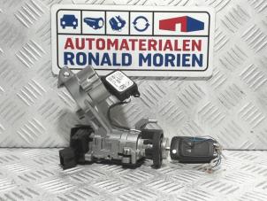 Używane Stacyjka + Kluczyk Opel Astra Cena € 25,00 Procedura marży oferowane przez Automaterialen Ronald Morien B.V.