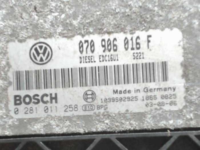 Komputer sterowania silnika z Volkswagen Touareg (7LA/7L6) 2.5 TDI R5 2004