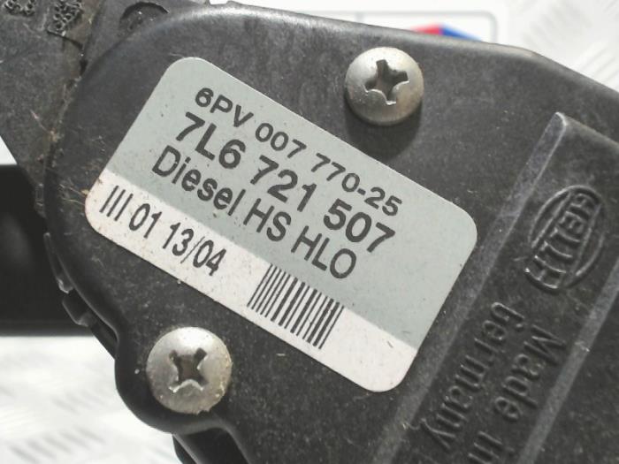 Czujnik polozenia pedalu gazu z Volkswagen Touareg (7LA/7L6) 2.5 TDI R5 2004