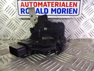 Gebrauchte Türschlossmechanik 4-türig rechts vorne Ford Mondeo IV Wagon 2.0 16V Preis € 40,00 Margenregelung angeboten von Automaterialen Ronald Morien B.V.