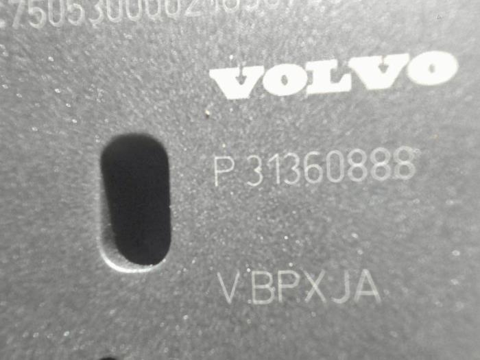 Sensor ACC (distancia) de un Volvo V40 (MV) 2.0 D4 16V 2016