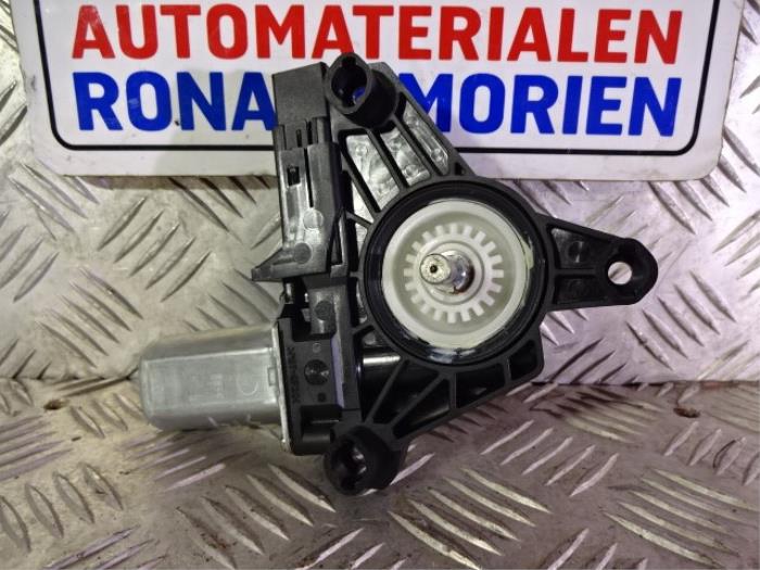 Usados Motor de ventanilla de puerta Volvo V40 (MV) 2.0 T2 16V Precio € 25,00 Norma de margen ofrecido por Automaterialen Ronald Morien B.V.