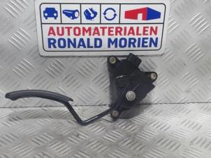 Usados Sensor de posición de acelerador Renault Clio III (BR/CR) 1.2 16V 75 Precio € 9,99 Norma de margen ofrecido por Automaterialen Ronald Morien B.V.