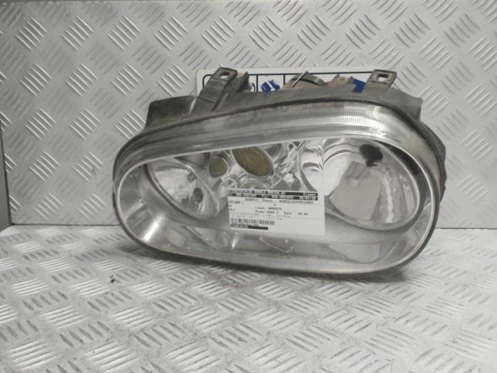 Używane Reflektor lewy Volkswagen Golf III Cabrio Restyling (1E7) 1.8 Kat. Cena € 29,00 Procedura marży oferowane przez Automaterialen Ronald Morien B.V.