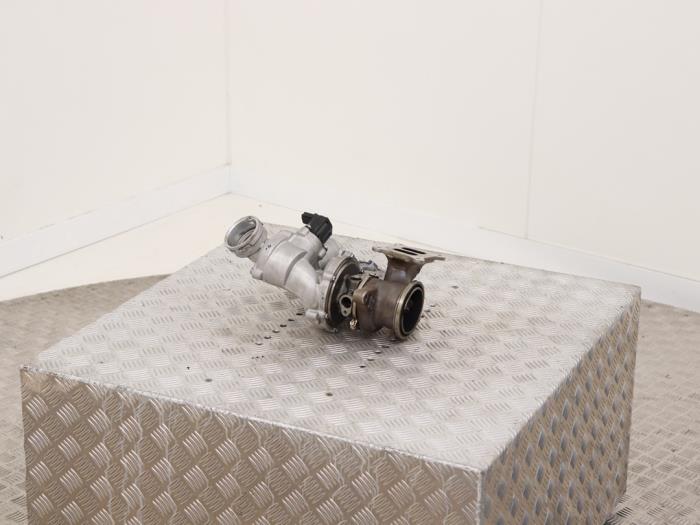 Usados Turbo Volkswagen Golf VII (AUA) 2.0 R 360S 4Motion 16V Precio € 514,25 IVA incluido ofrecido por Automaterialen Ronald Morien B.V.