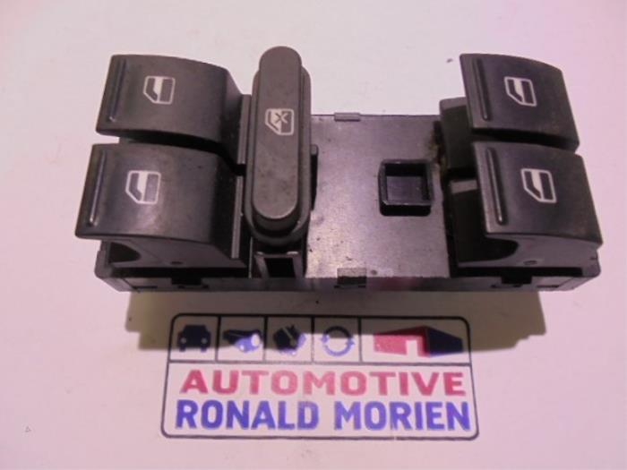 Electric window switch from a Volkswagen Golf V Variant (1K5) 2.0 TDI DPF 2009