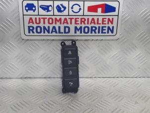 Usados Interruptor Hyundai Tucson Precio € 20,65 Norma de margen ofrecido por Automaterialen Ronald Morien B.V.