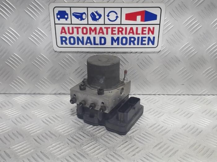 Usagé Pompe ABS Toyota Avensis (T27) 1.8 16V VVT-i Prix € 165,00 Règlement à la marge proposé par Automaterialen Ronald Morien B.V.