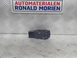 Used Steering wheel mounted radio control Renault Captur (2R) 0.9 Energy TCE 12V Price € 12,40 Margin scheme offered by Automaterialen Ronald Morien B.V.