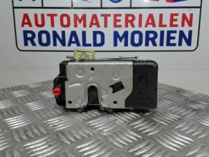 Used Rear door lock mechanism 4-door, left Opel Signum (F48) 3.2 V6 24V Price € 25,00 Margin scheme offered by Automaterialen Ronald Morien B.V.