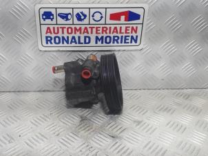 Usagé Pompe de direction Renault Espace (JK) 2.0 16V Turbo Prix € 60,00 Règlement à la marge proposé par Automaterialen Ronald Morien B.V.