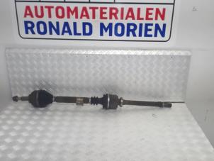 Used Front drive shaft, right Renault Espace (JK) 2.0 16V Turbo Price € 75,00 Margin scheme offered by Automaterialen Ronald Morien B.V.