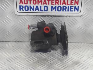 Usados Bomba de dirección asistida Volkswagen Golf III Cabrio (1E) 1.8 Precio € 29,00 Norma de margen ofrecido por Automaterialen Ronald Morien B.V.
