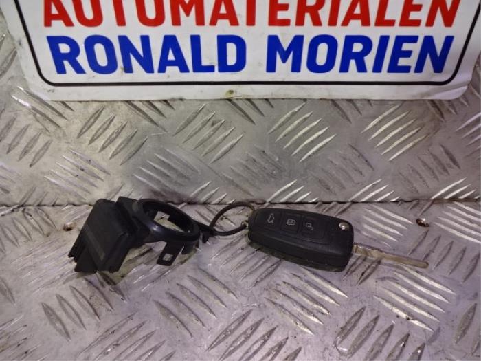 Używane Modul immobilizera Ford Focus 3 1.6 Ti-VCT 16V 125 Cena € 19,00 Procedura marży oferowane przez Automaterialen Ronald Morien B.V.