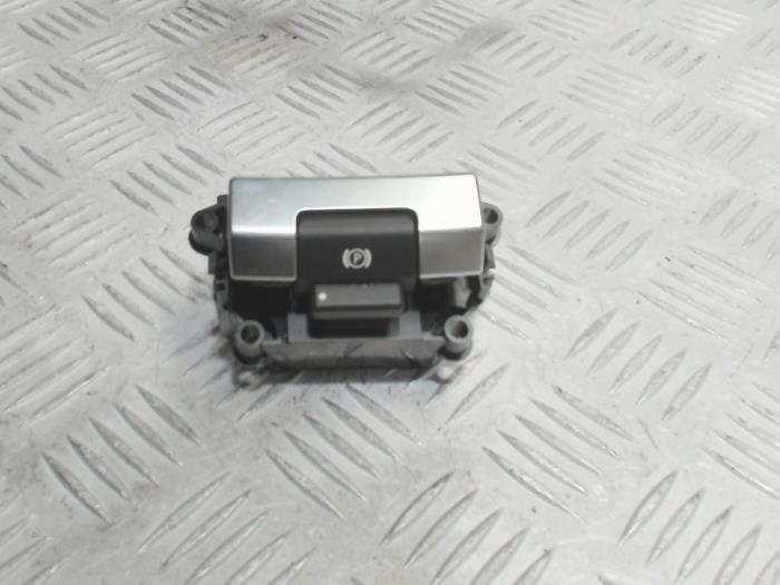 Gebrauchte Handbremse Schalter Landrover Discovery Sport (LC) 2.2 sd4 16V Preis € 65,00 Margenregelung angeboten von Automaterialen Ronald Morien B.V.