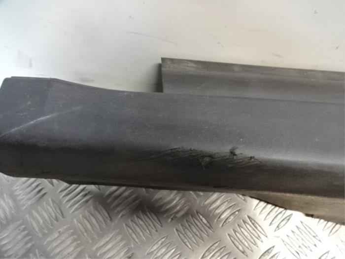 Side skirt, left from a Ford C-Max 2015