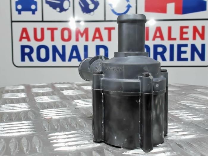 Begagnade Extra vattenpump Audi A5 (F53/F5P) 2.0 TFSI Ultra 16V Pris € 34,99 Inklusive moms erbjuds av Automaterialen Ronald Morien B.V.