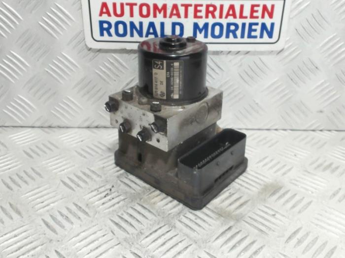 ABS pump from a Seat Leon (1M1) 1.9 TDI 110 2004