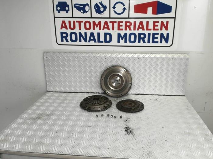 Usagé Kit embrayage (complet) Peugeot 108 1.0 12V Prix € 75,00 Règlement à la marge proposé par Automaterialen Ronald Morien B.V.