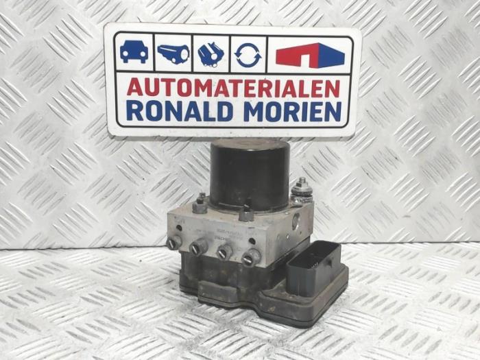 Używane Pompa ABS Fiat 500 Abarth Cena € 95,00 Procedura marży oferowane przez Automaterialen Ronald Morien B.V.