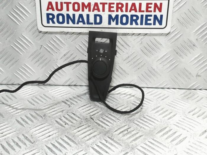 Przelacznik nagrzewnicy z Citroën C4 Grand Picasso (3A) 1.6 BlueHDI 120 2018