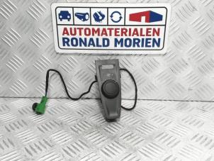 Używane Przelacznik nagrzewnicy Citroen C4 Grand Picasso (3A) 1.6 BlueHDI 120 Cena € 25,00 Procedura marży oferowane przez Automaterialen Ronald Morien B.V.