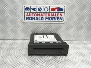 Usagé Lecteur CD Opel Astra K Sports Tourer 1.0 Turbo 12V Prix € 125,00 Règlement à la marge proposé par Automaterialen Ronald Morien B.V.