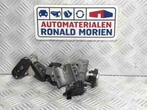 Używane Stacyjka + Kluczyk Opel Astra K Sports Tourer 1.0 Turbo 12V Cena € 75,00 Procedura marży oferowane przez Automaterialen Ronald Morien B.V.