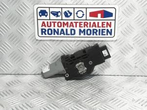 Usagé Moteur toit ouvrant Opel Astra K Sports Tourer 1.0 Turbo 12V Prix € 85,00 Règlement à la marge proposé par Automaterialen Ronald Morien B.V.
