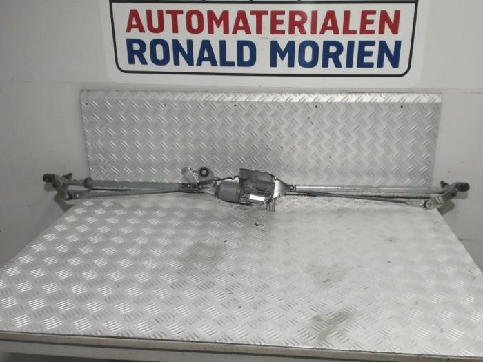 Wiper motor + mechanism from a Opel Astra K Sports Tourer 1.0 Turbo 12V 2018