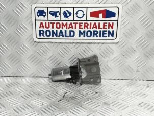 Usados Motor de asiento Volvo V40 (MV) 1.6 D2 Precio € 30,00 Norma de margen ofrecido por Automaterialen Ronald Morien B.V.