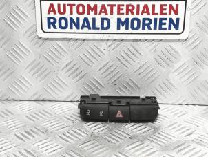 Gebrauchte Panikbeleuchtung Schalter Opel Insignia Preis € 15,00 Margenregelung angeboten von Automaterialen Ronald Morien B.V.