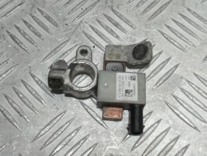 Usagé Borne de batterie Opel Mokka/Mokka X 1.4 Turbo 16V 4x2 Prix € 19,00 Règlement à la marge proposé par Automaterialen Ronald Morien B.V.