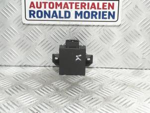 Usados Módulo de alarma Volkswagen Phaeton (3D) 5.0 V10 TDI 4Motion Precio € 19,00 Norma de margen ofrecido por Automaterialen Ronald Morien B.V.